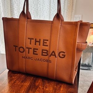 Marc Jacobs, The Leather Tote Bag (sz: Large)